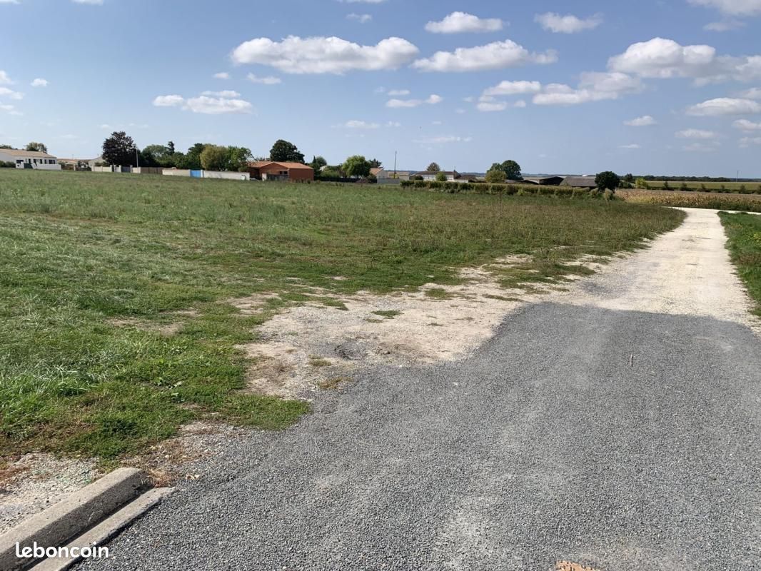 Terrain 381 m² Grezac · à Grézac · 49 900 €