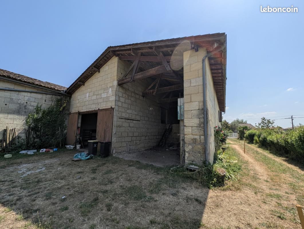 Immeuble 135 m² · à Génissac · 135 m² · 80 000 €