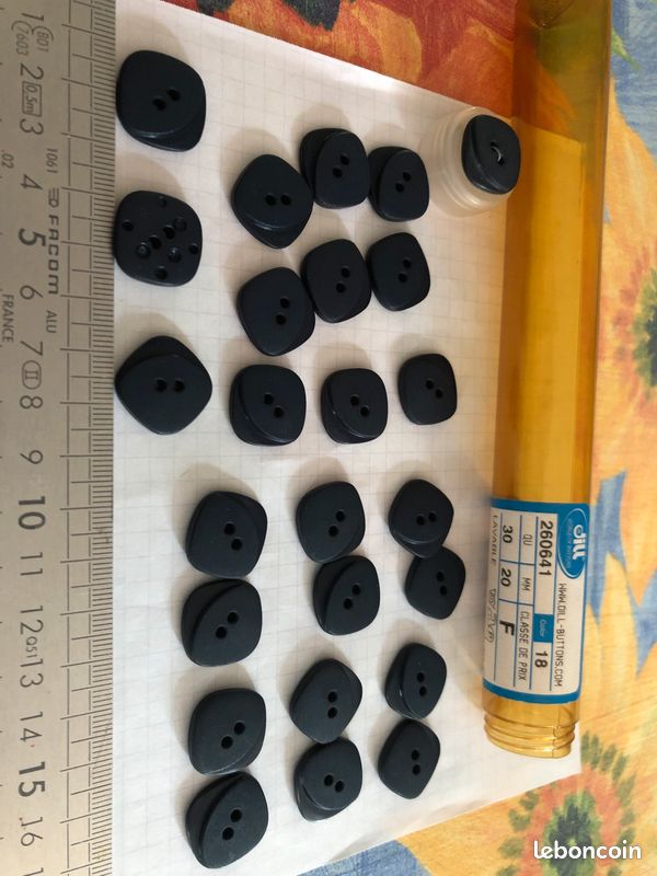 Boutons bleu marine (image 1)