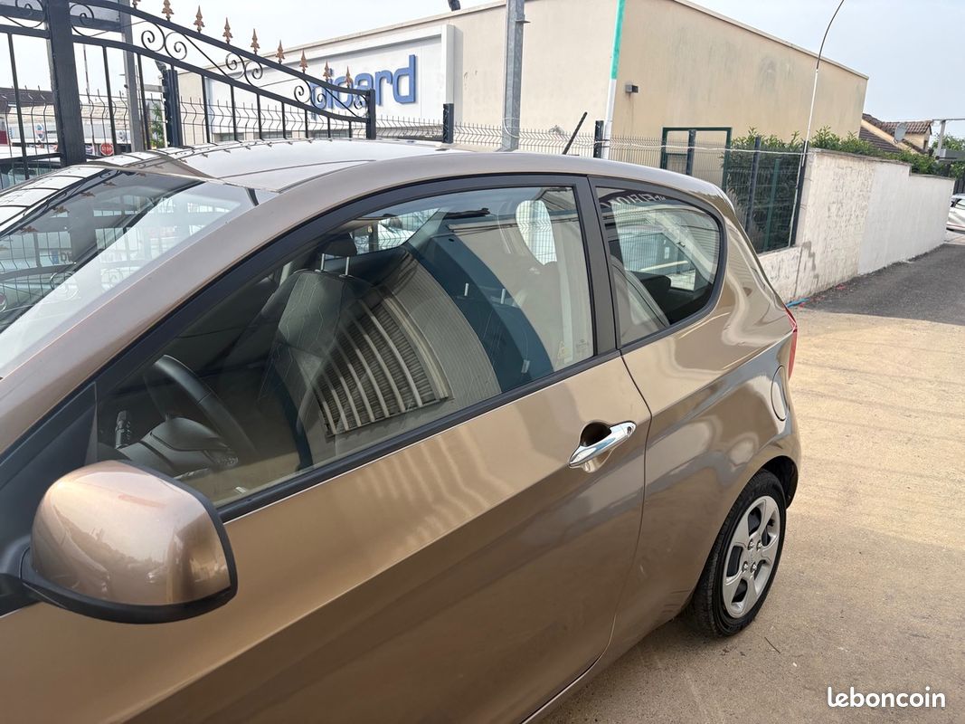 Kia Picanto Urban Spicy 1.0 69 ch (image 4)