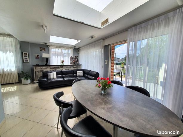 Maison 8 pièces 240 m²