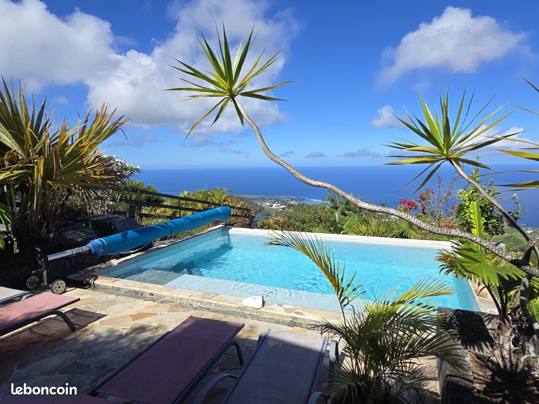 Maison 5 pièces 181 m² · à Les Avirons · 181 m² · 590 000 €