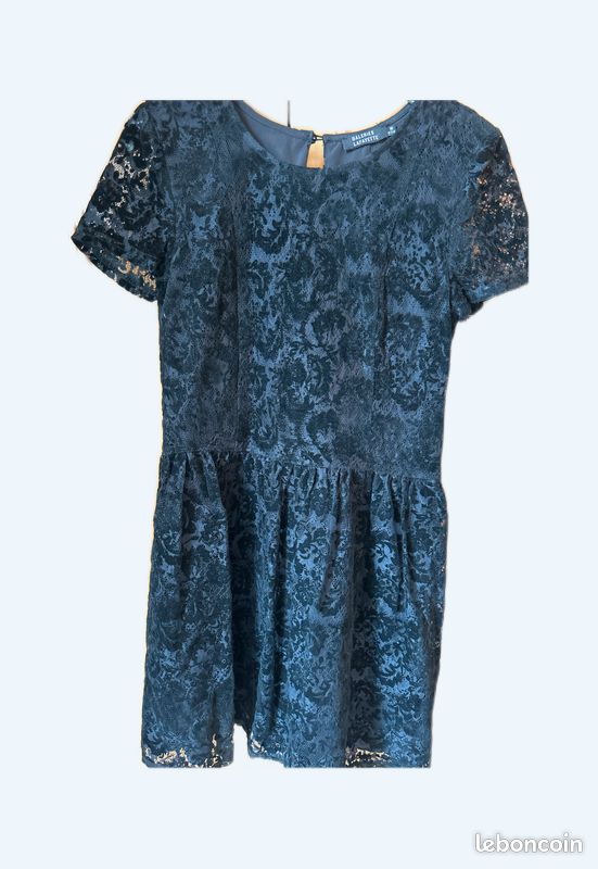 Robe noire effet dentelle (image 1)