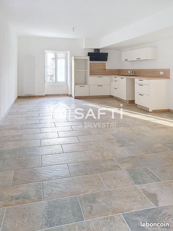 Appartement 5 pièces 108 m² · à Saint-Geoire-en-Valdaine · 108 m² · 1 150 €/mois