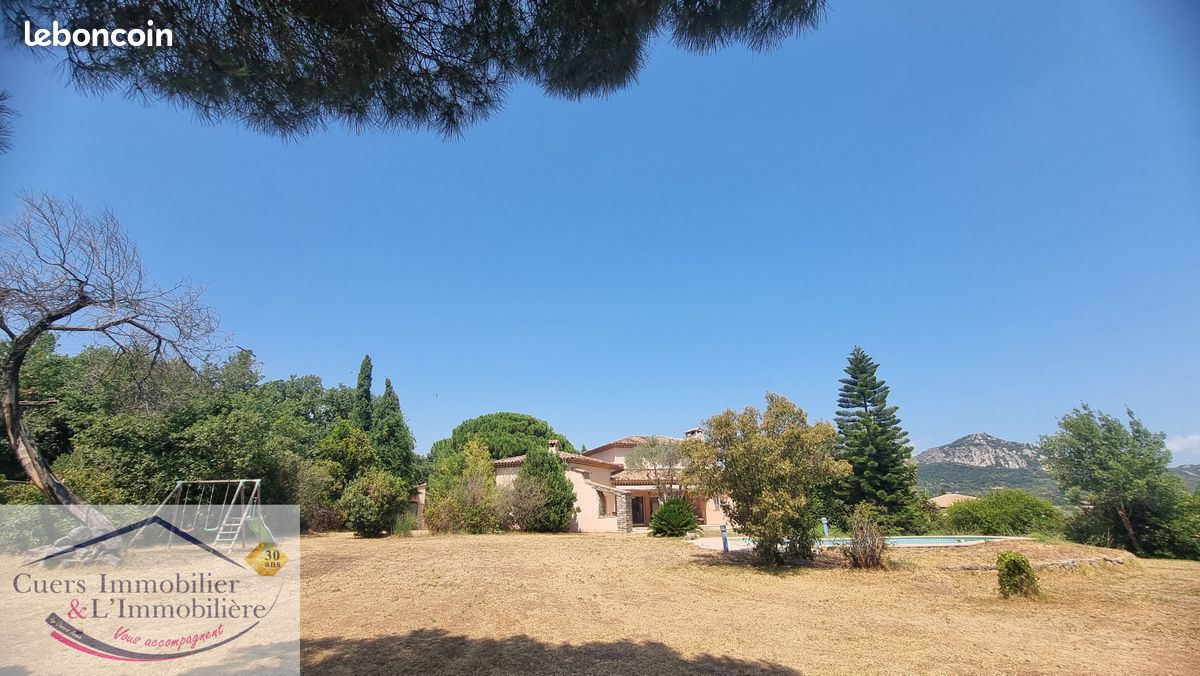 Maison 9 pièces 338 m² · à La Crau · 338 m² · 891 500 €