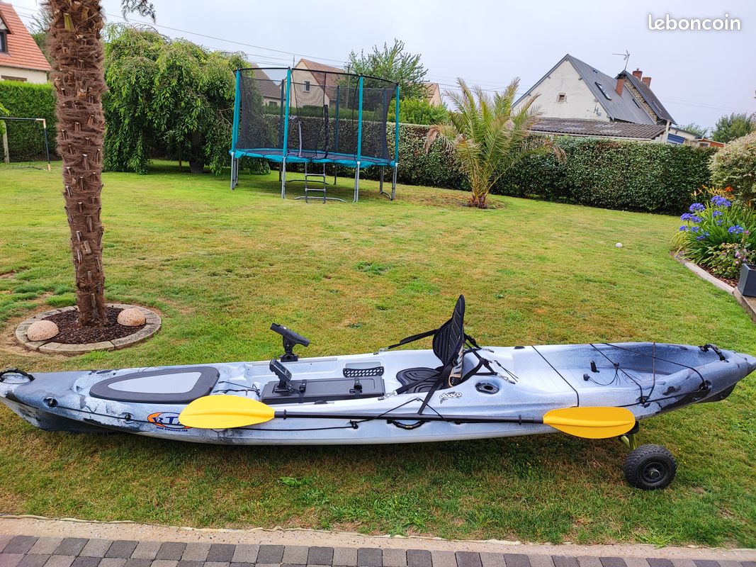 Kayak (image 1)