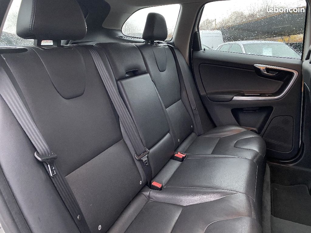 Volvo XC60 D4 181 ch Summum (image 4)