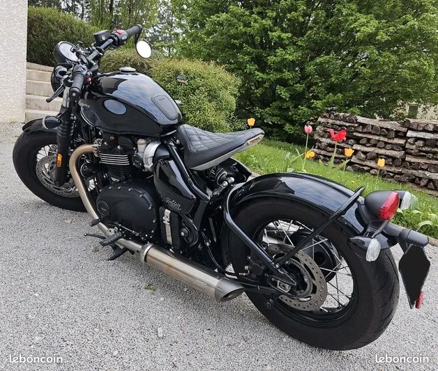 Triumph Bonneville Bobber 1200 (image 1)