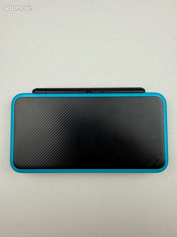 Nintendo new 2ds xl bleu et noire en boite (image 2)