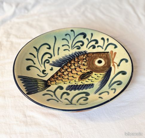 Grand Plat Creux Poisson Puigdemont – Céramique Vintage Espagne 35 Cm