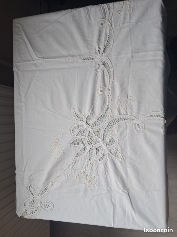 Nappe brodée écru 160x240cm 12 serviettes brodées (image 3)