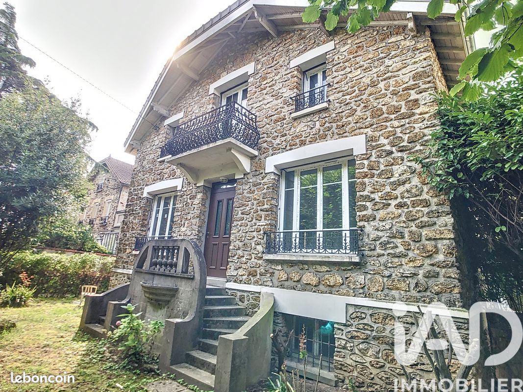 Maison 6 pièces 135 m² · à Villeneuve-le-Roi · 135 m² · 2 300 €/mois