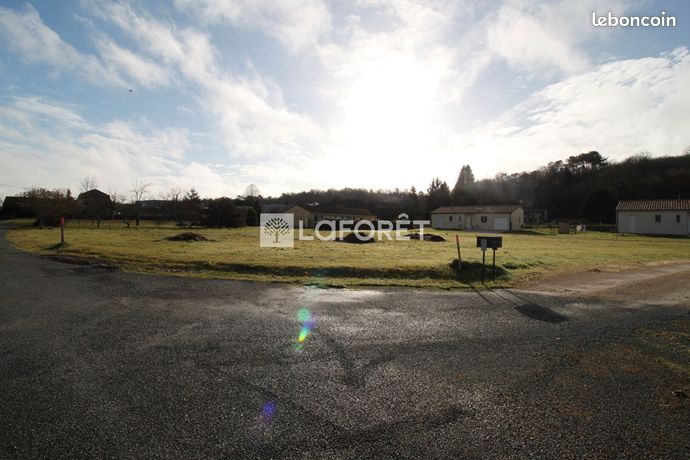 Terrain 1177 m² CONDAT SUR TRINCOU