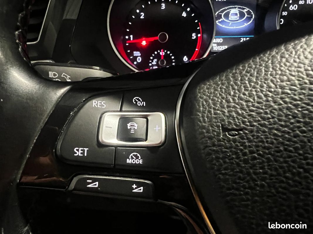 VOLKSWAGEN Tiguan 2.0 TDI 150ch Confortline - Boîte auto - CarPlay - Toit ouvrant panoramique - Régulateur de vitesse - Caméra de recul (image 24)