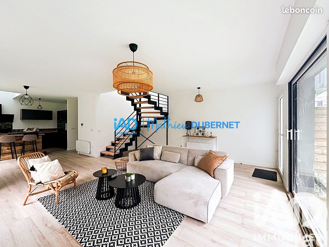 Maison 4 pièces 102 m² · à Croix · 102 m² · 1 950 €/mois