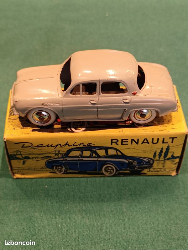 Micro-miniature Gitanes 1/100 – Renault Dauphine Rouge Avec Boîte – Métal France