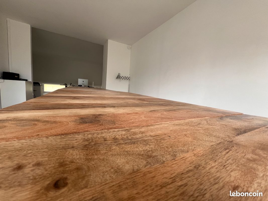 Table design pour salle à manger au bureau, industriel, en bois massif. État neuf (image 8)