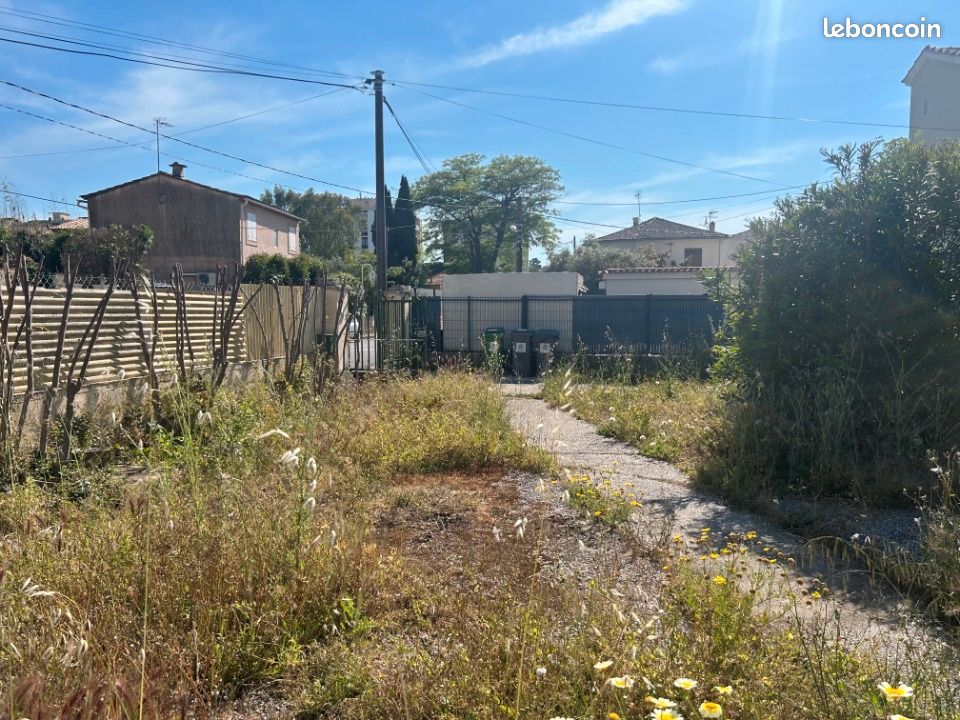 Terrain 300 m² · à Toulon · 180 000 €