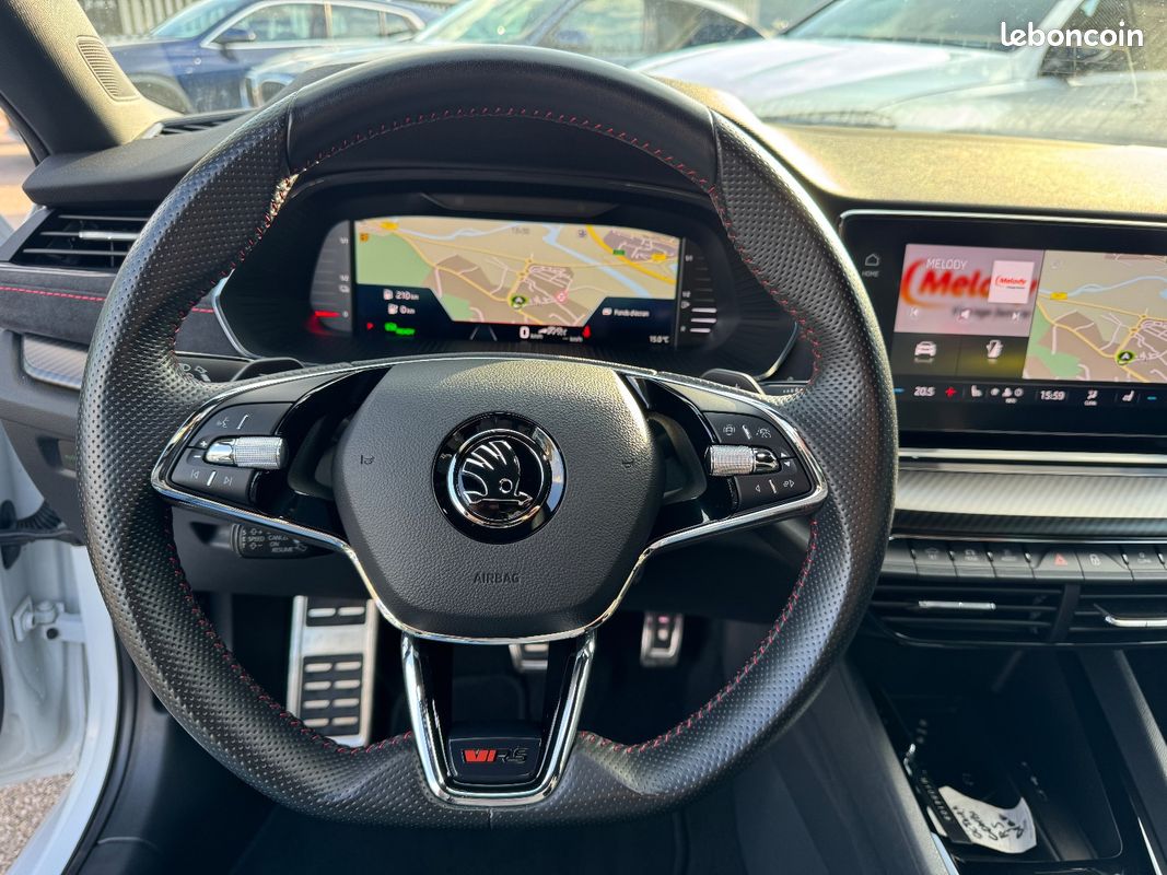 Skoda OCTAVIA COMBI RS 1,4L TSI PHEV IV 245CV BVA 1ère MAIN (image 16)