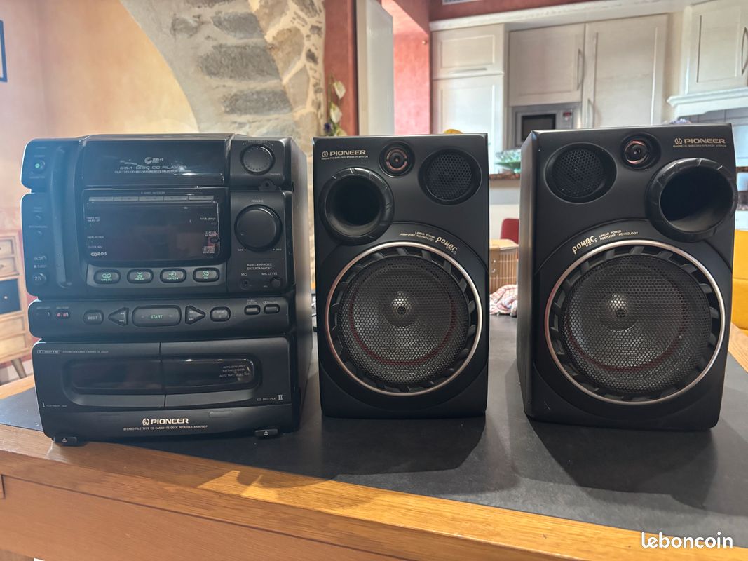 Chaîne Pioneer XR-P760F, avec le chargeur 25 CD + 1, double platine cassette et les deux enceintes Pioneer d’origine (image 1)