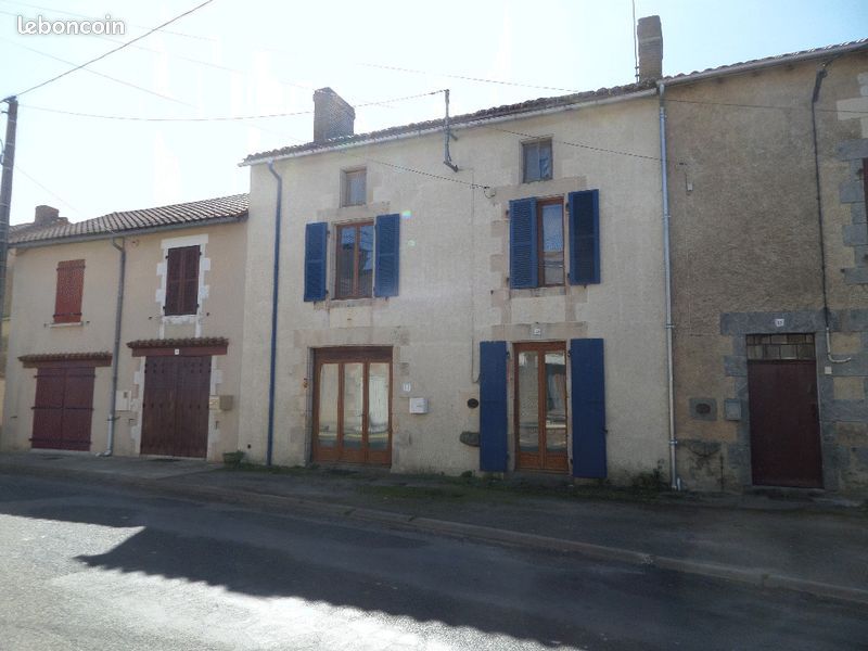 Maison 7 pièces 145 m² · à Lathus-Saint-Rémy · 145 m² · 48 000 €