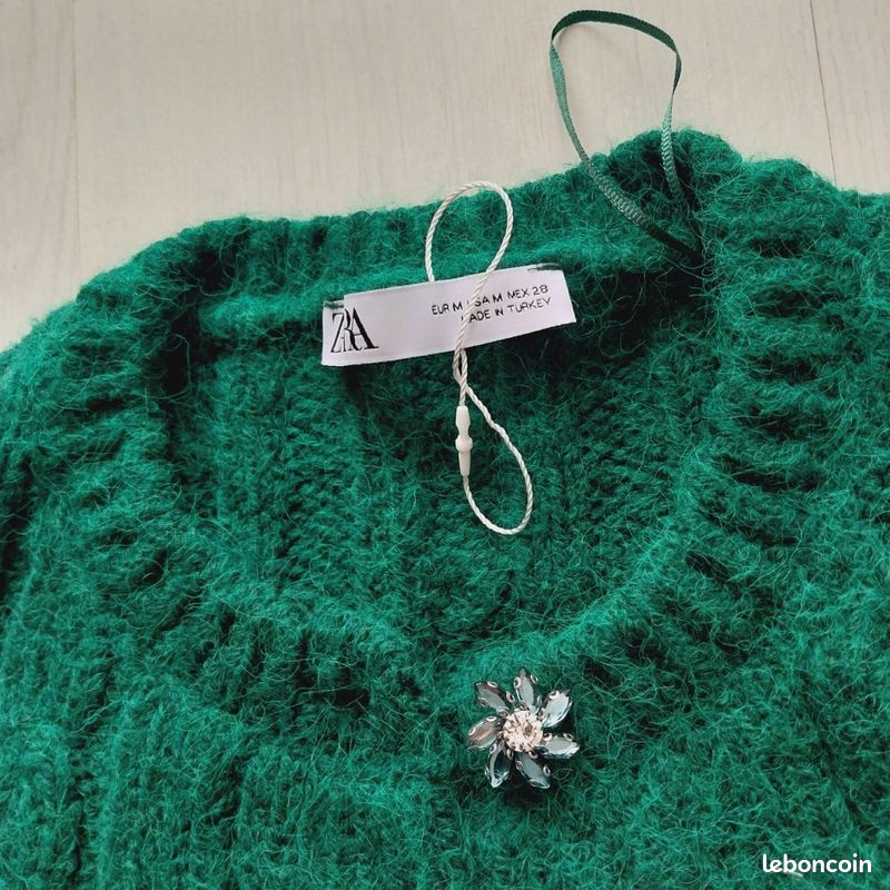 Cardigan Zara Gilet Vert GILET À IMPRIMÉ FLORAL © OTIS KWAME KYE