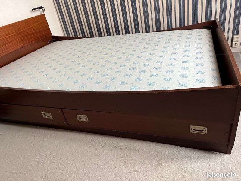 Chambre vintage armoire + lit + sommier + chevet bois massif (image 2)