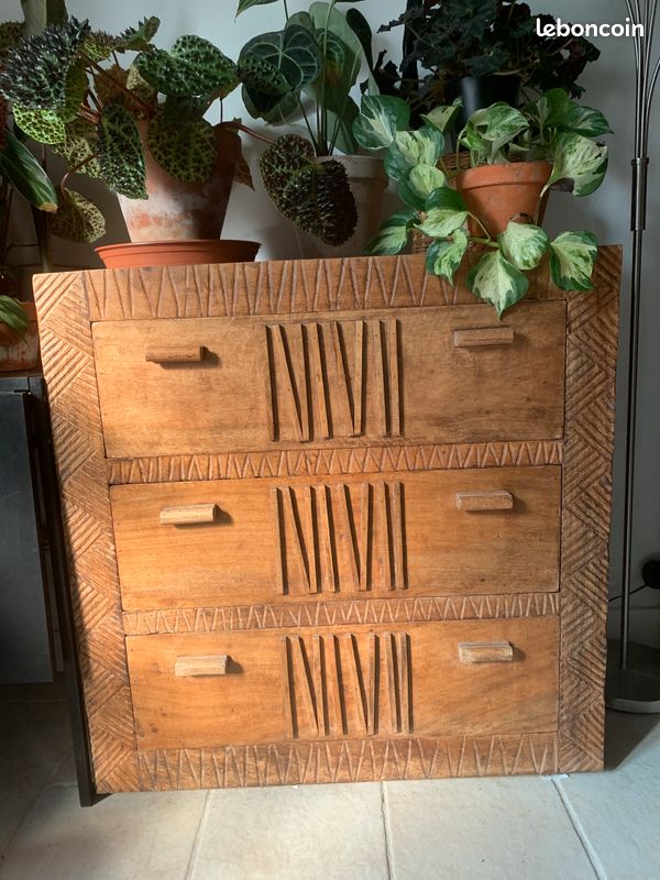 Meuble en bois exotique (image 1)
