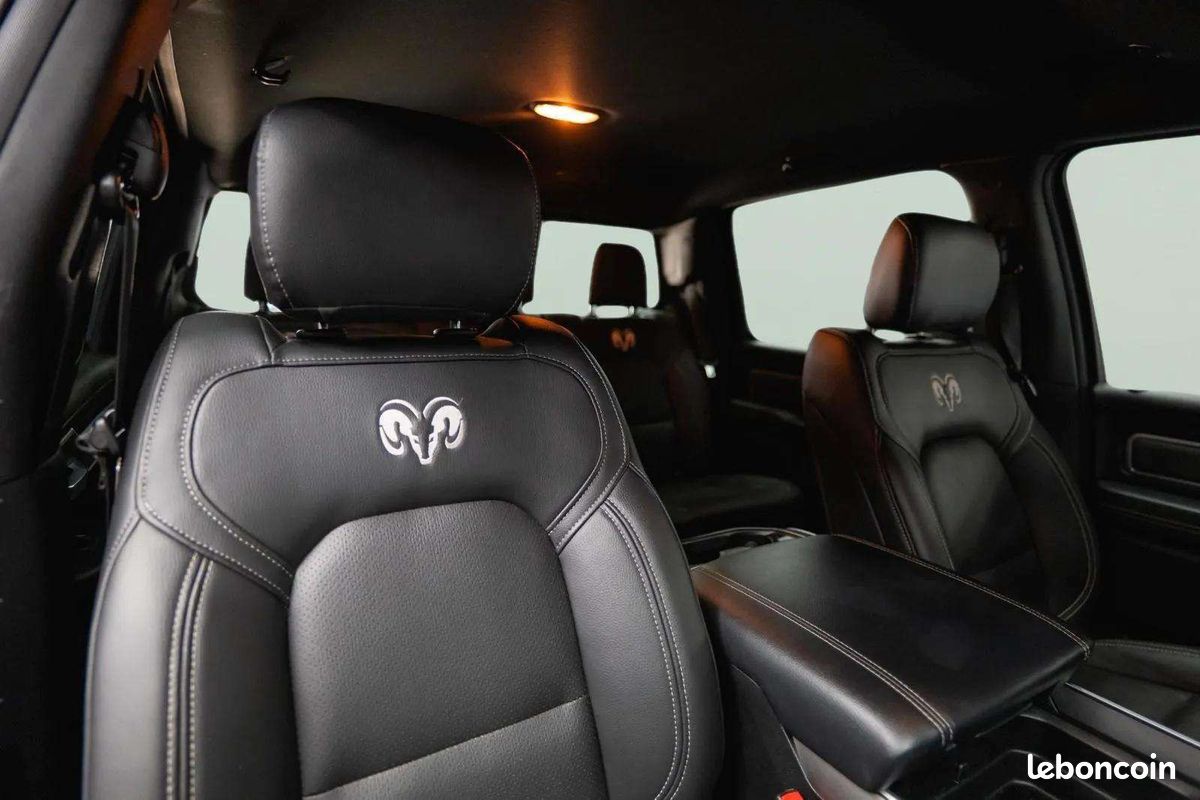 Dodge RAM 5.7 V8 HEMI 4x4 * Longbed 2 m * Pack Offroad Nuit * LED * AHK (image 18)