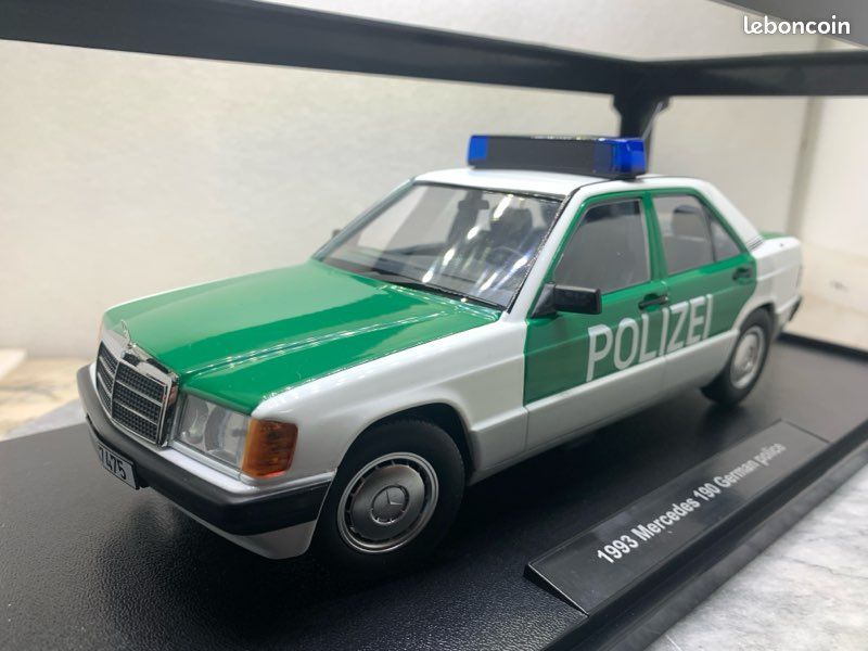 1993 Mercedes-Benz 190E 2.3 Sportline W201 Vert Malachite Métallisée 1:18 Triple-9 1800311