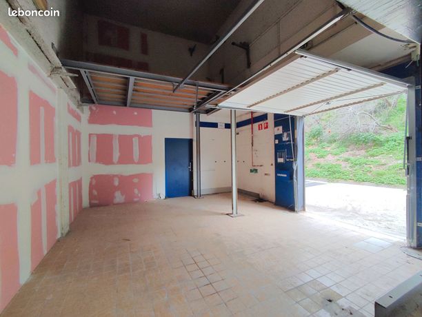 Parking/box 1 pièce 31 m²