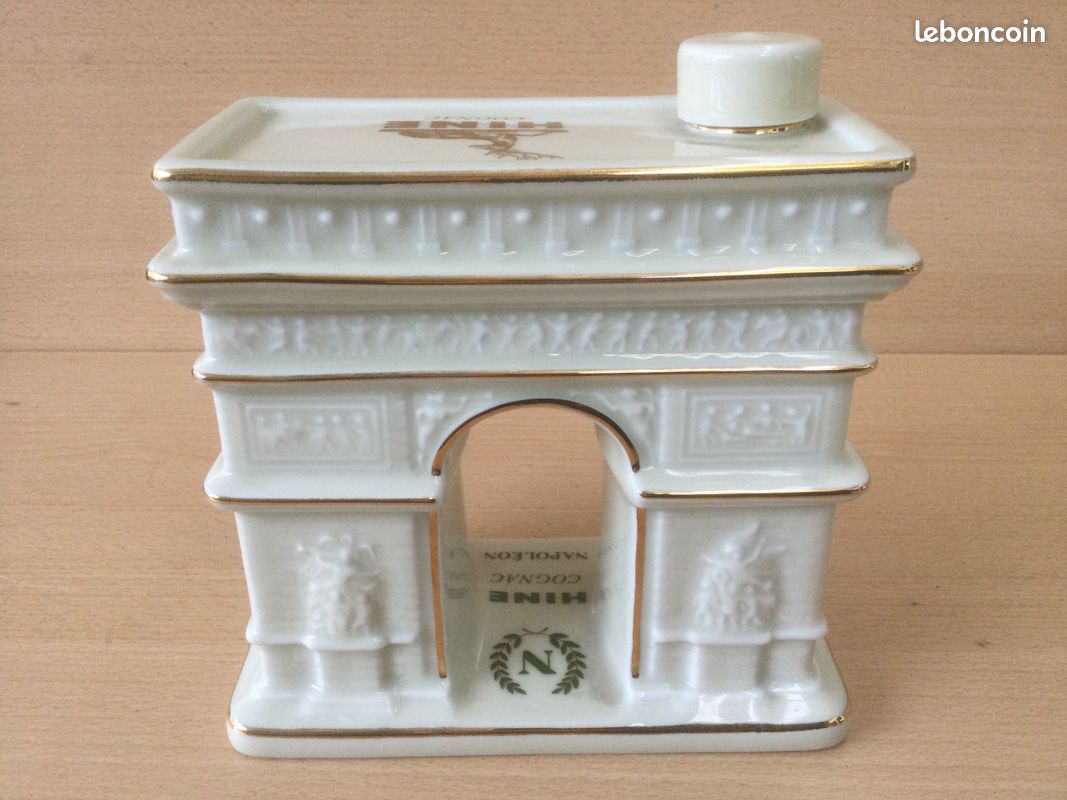 Bouteille cognac HINE Napoléon Arc de Triomphe en porcelaine +2 godets ,6 verres (image 4)