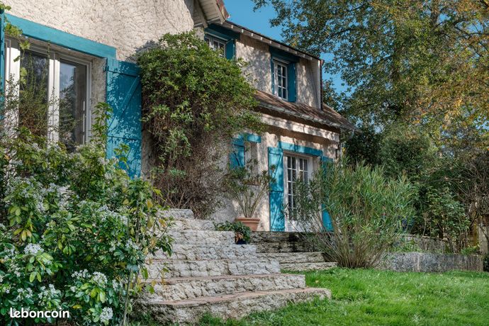 Maison 7 pièces 230 m²