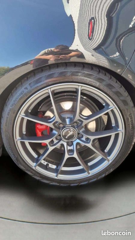 Volkswagen Golf 5 GTI Edition 30 – 2.0 TFSI 230ch – Boîte manuelle – Jantes STRÖM – Très bel état (image 15)