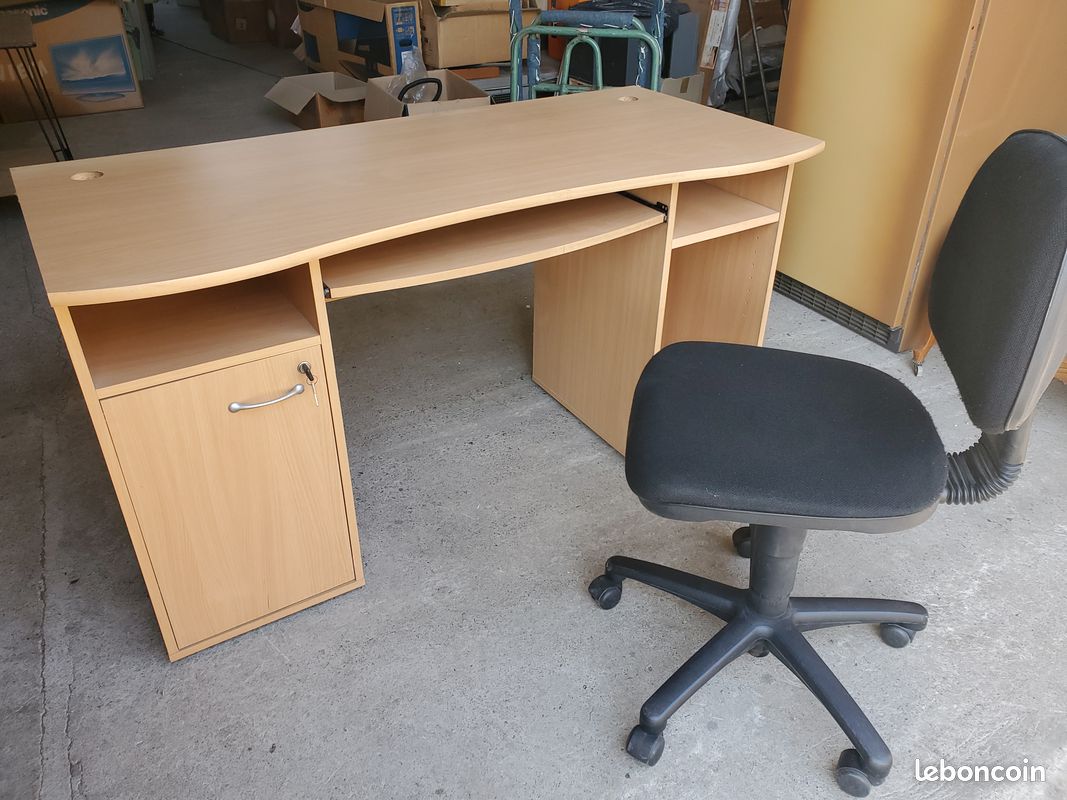 Bureau pour ordi avec chaise de bureau (image 1)