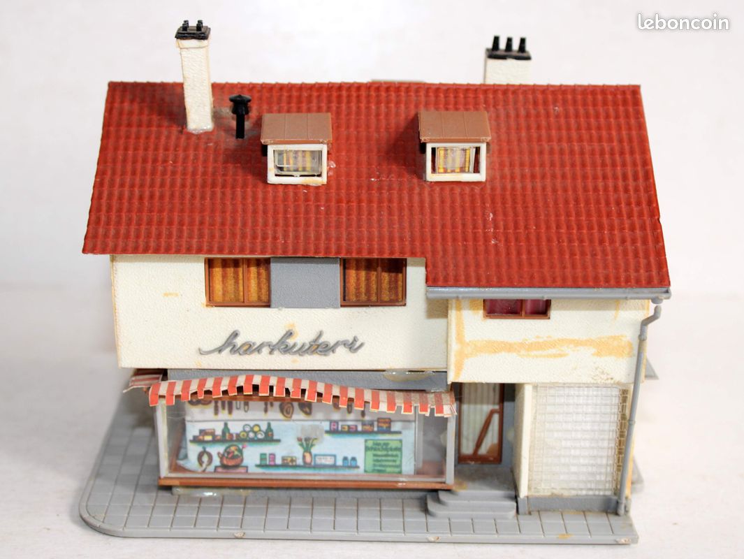 Maison garde-barrière - F131502 - Faller - Maquettes de batiments