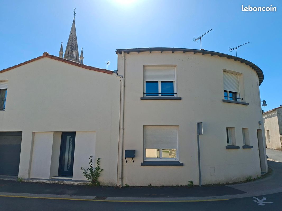 Maison 5 pièces 110 m² · à Saint-Denis-la-Chevasse · 110 m² · 935 €/mois
