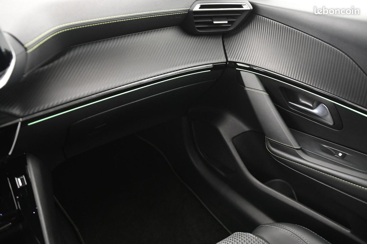 PEUGEOT 208 BlueHDi 100 S&S BVM6 GT (image 30)