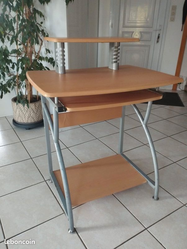 Bureau (image 1)