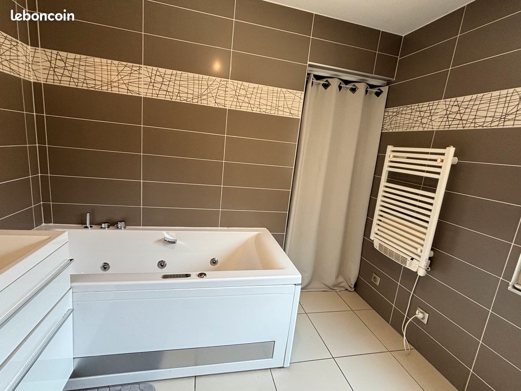 Maison 6 pièces 170 m² · à Romans-sur-Isère · 170 m² · 259 000 €