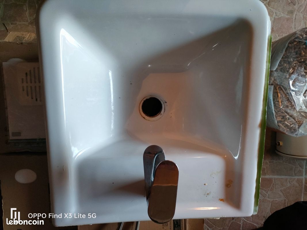 Lave mains en céramique blanche (image 3)