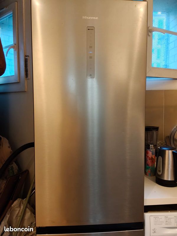 Réfrigérateur Combiné Hisense RB390N4BCC - Froid Ventilé, 304L, Gris, Classe C, Neuf