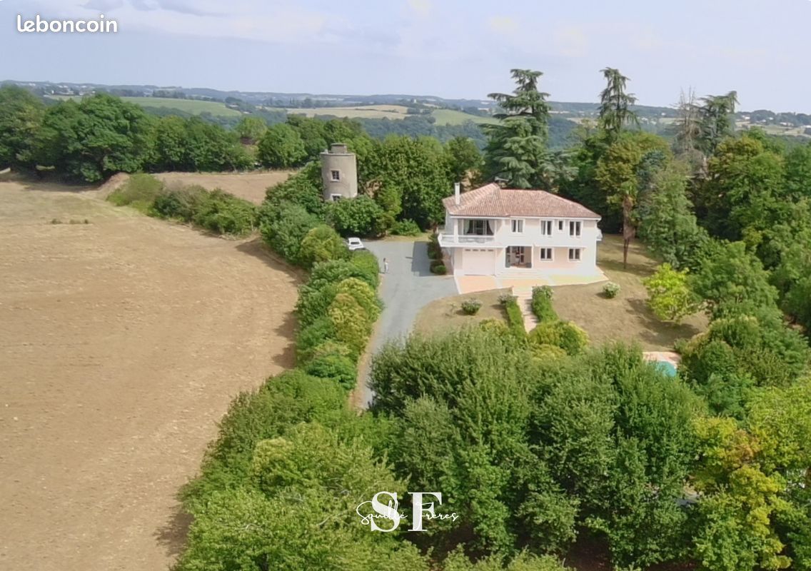 Propriété 5 pièces 230 m² (image 2)