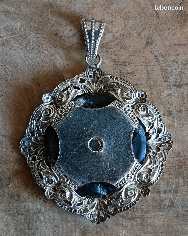 Pendentif Ancien En Métal - Bijou Vintage à L'usure Du Temps