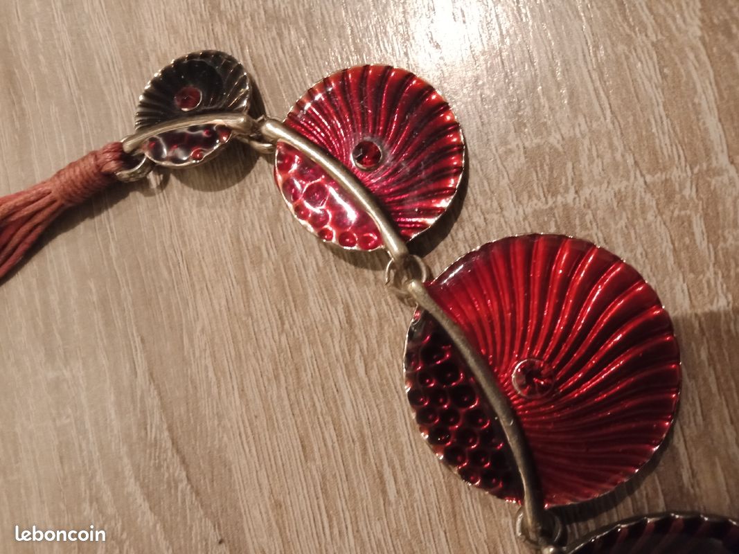 Joli collier rouge (image 3)