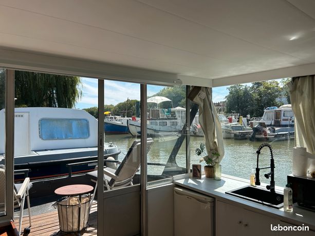 Houseboat au port de joinville le pont