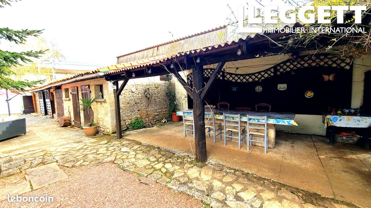 Maison 6 pièces 178 m² - Nanteuil-en-Vallée 16700 (image principale 8)