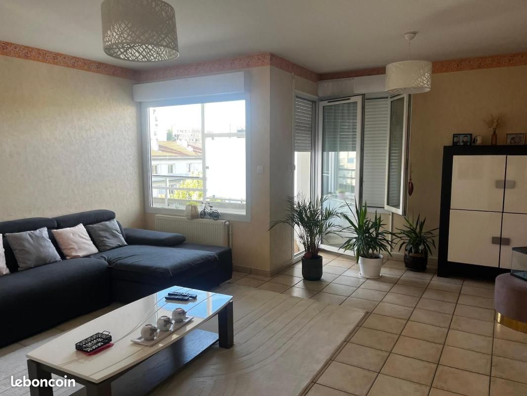 Appartement 3 pièces 73 m² · à Saint-Étienne · 73 m² · 715 €/mois