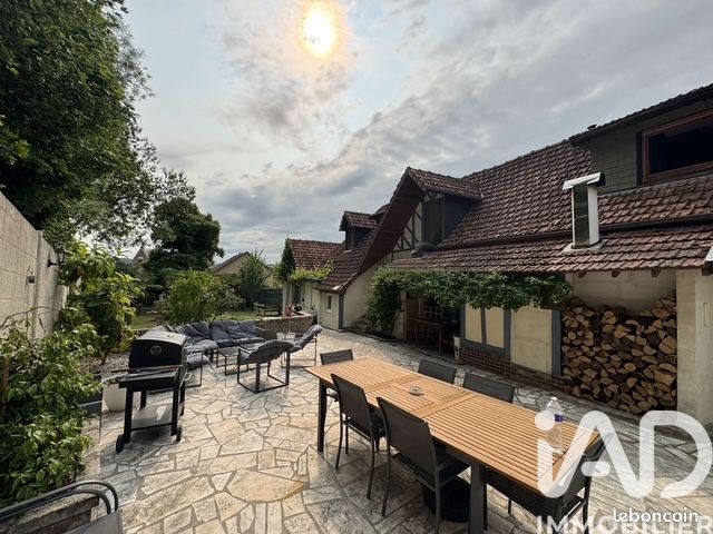 Maison 5 pièces 163 m² · à Mesnières-en-Bray · 163 m² · 185 000 €