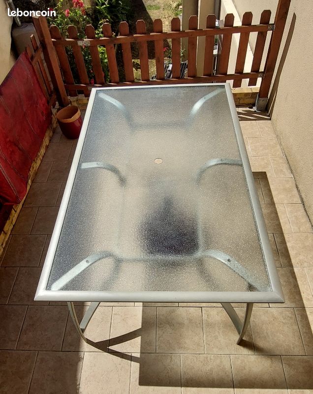 Table de jardin (image 1)